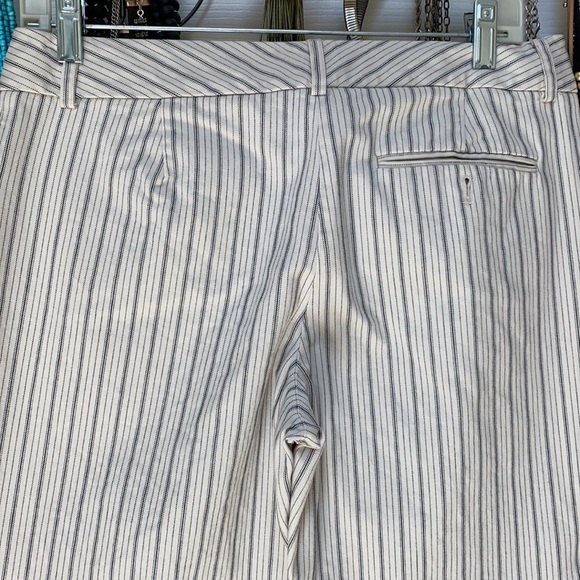 Cream and black capris - Picture 4 of 5